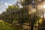 Comment choisir et installer la clôture idéale pour sécuriser votre terrain